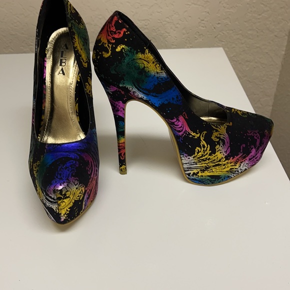 Size 9. Black multi colored heels. Worn twice. Original box. No rips. Like new - Picture 3 of 5